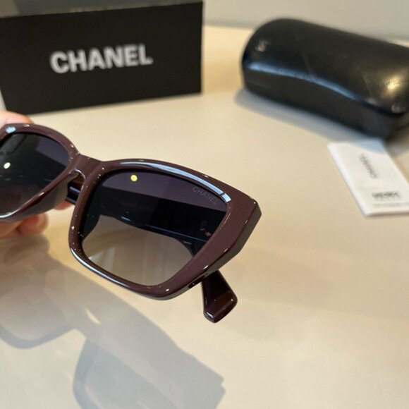 CHANEL Women\'s Red Sunglasses